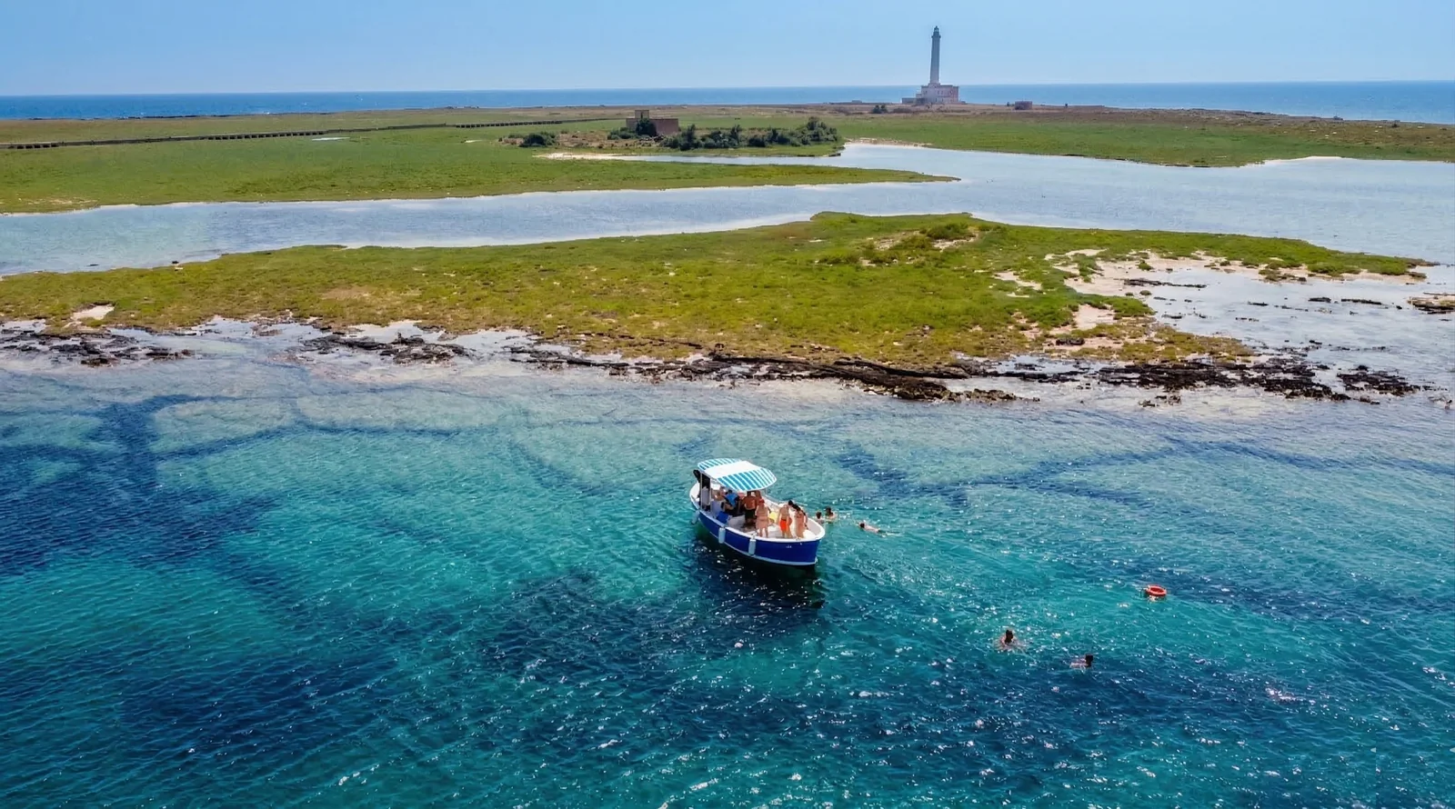 Isola Sant Andrea Gallipoli barca mare blu faro
